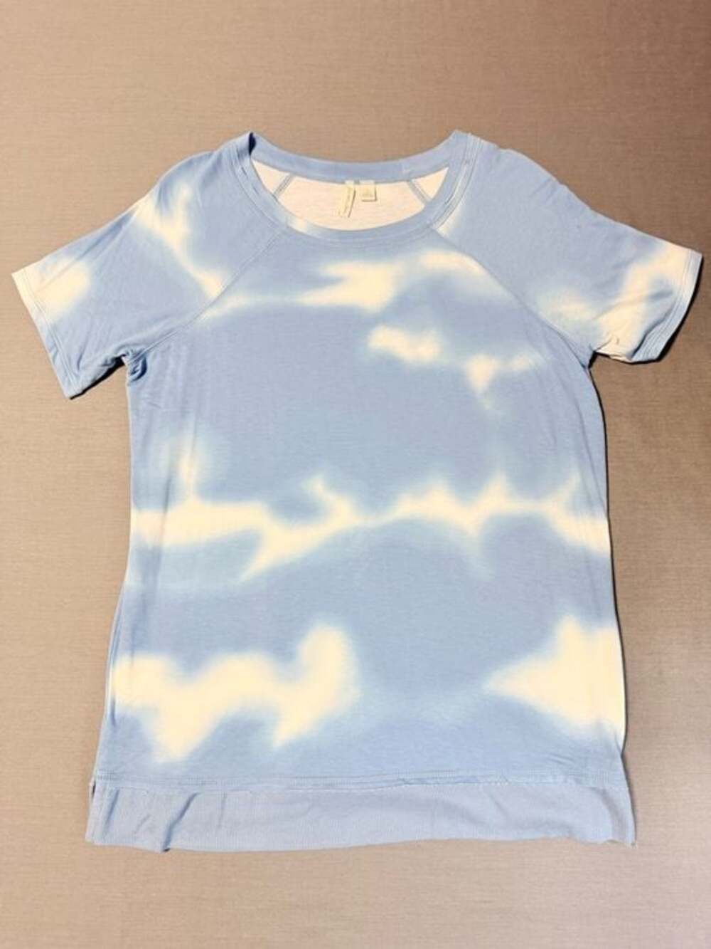 NWOT Live Well Apparel  Cloud Print Raglan Short-Sleeve Top - Blue/White Sz S